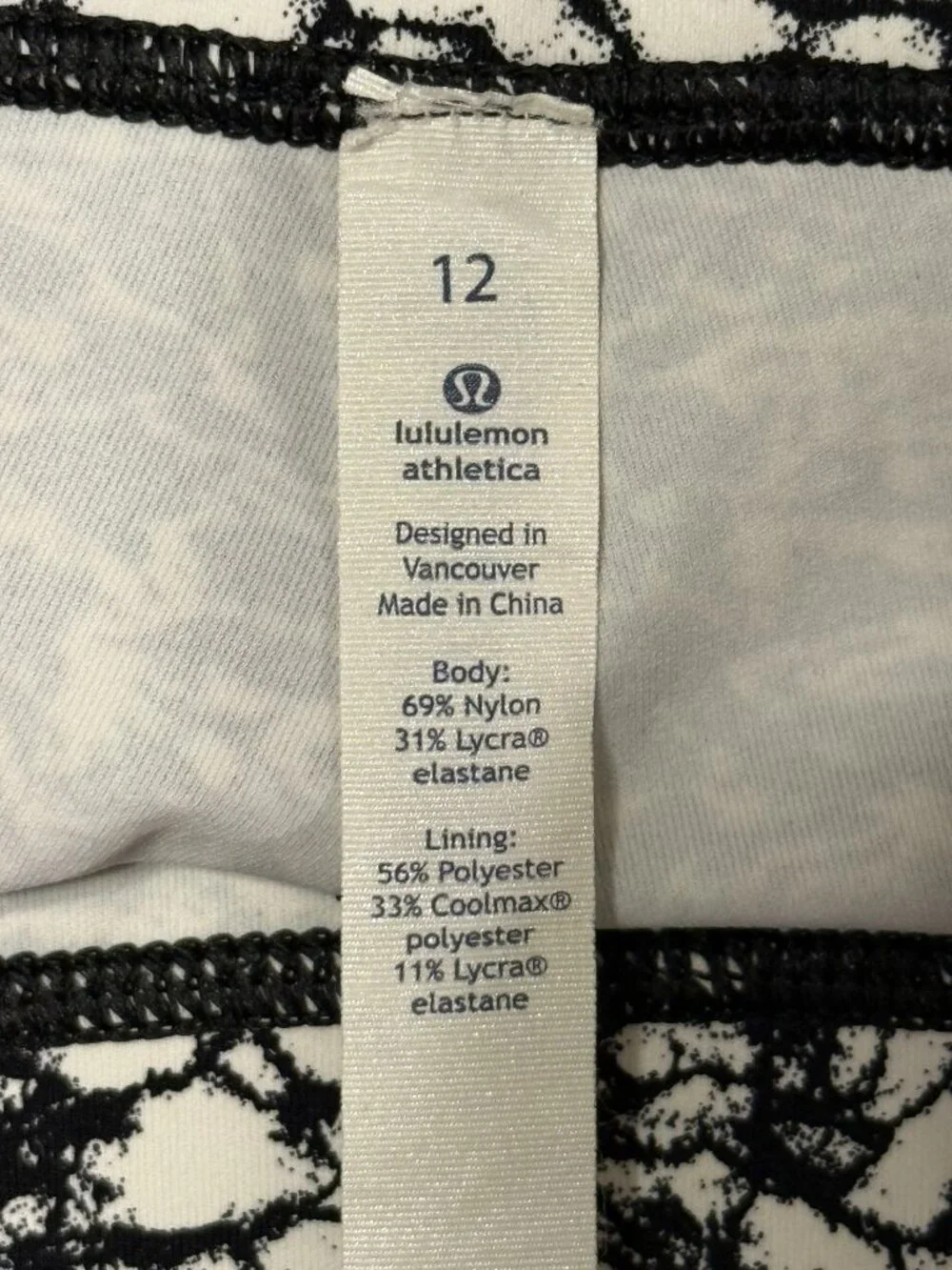 Lululemon Women's Size 12 Black & White Abstract Print Compression Yoga Shorts